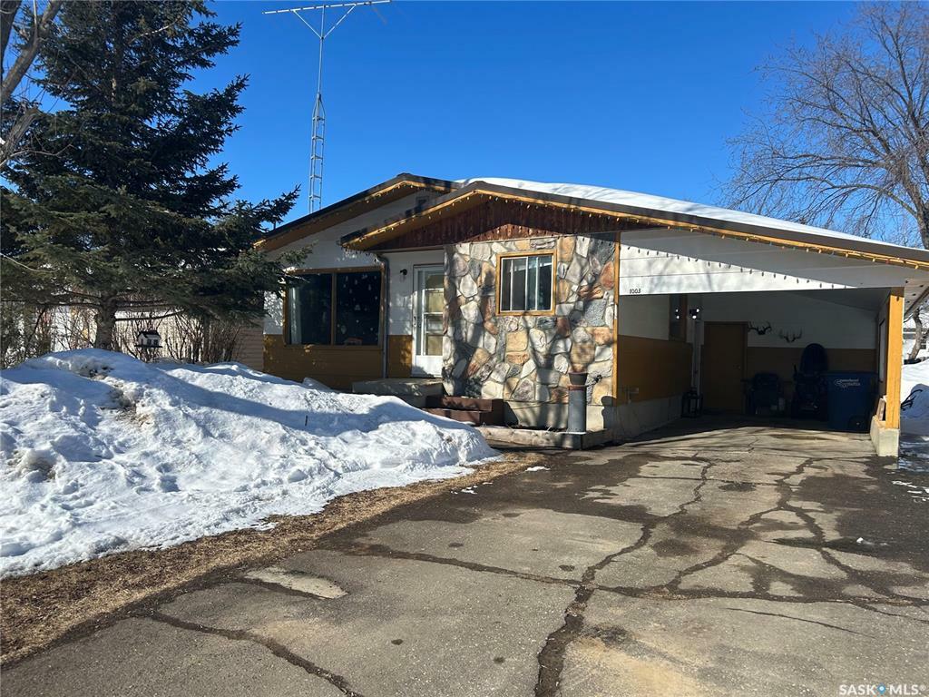 Property Photo: 1003 106th Avenue SK S0E 1T0