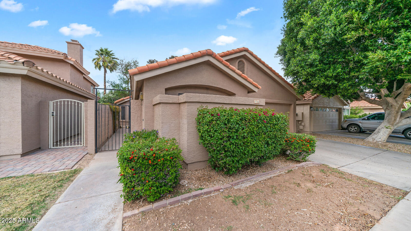 Property Photo:  76 E Calle De Arcos --  AZ 85284 