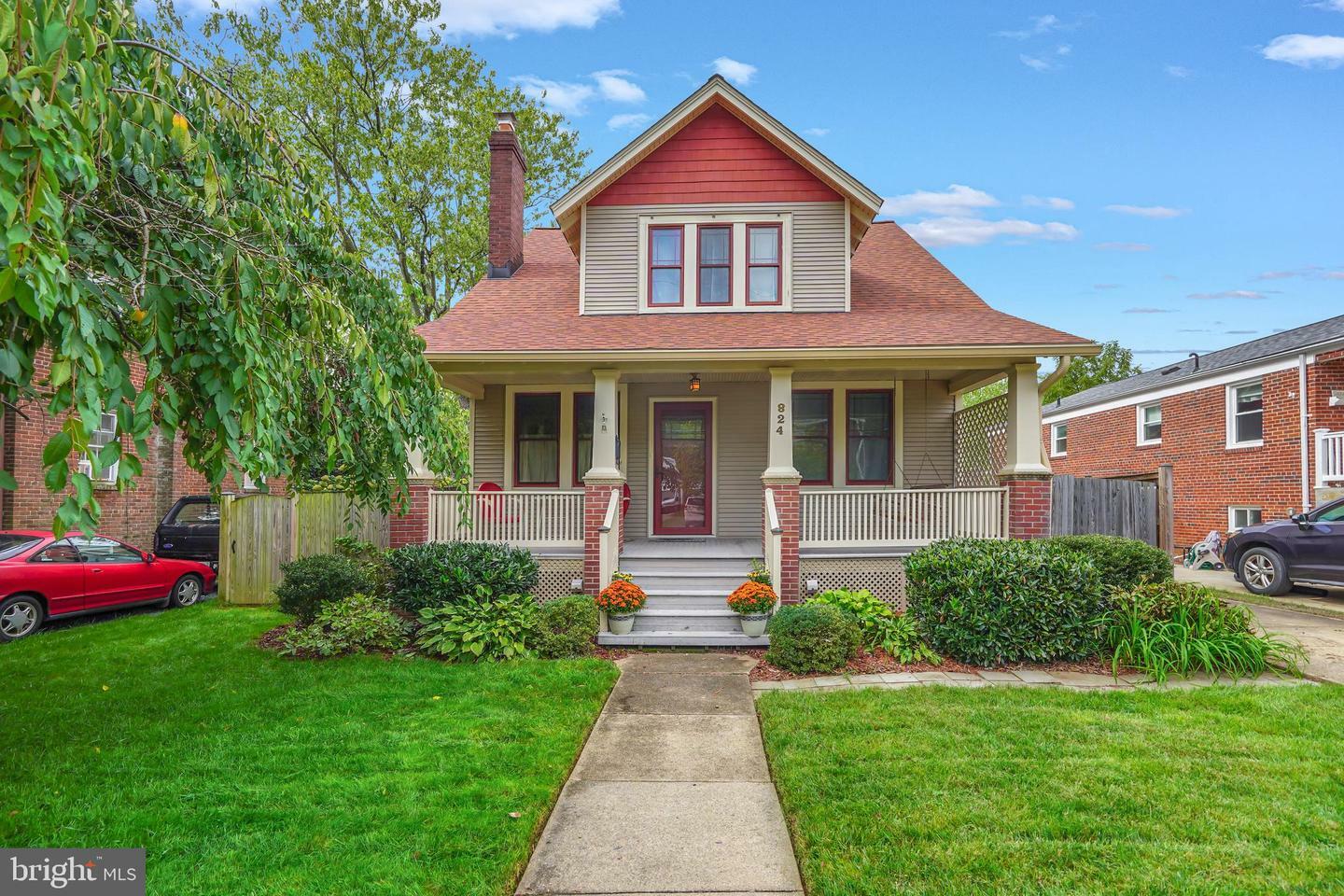 Property Photo: 824 S Barton Street VA 22204