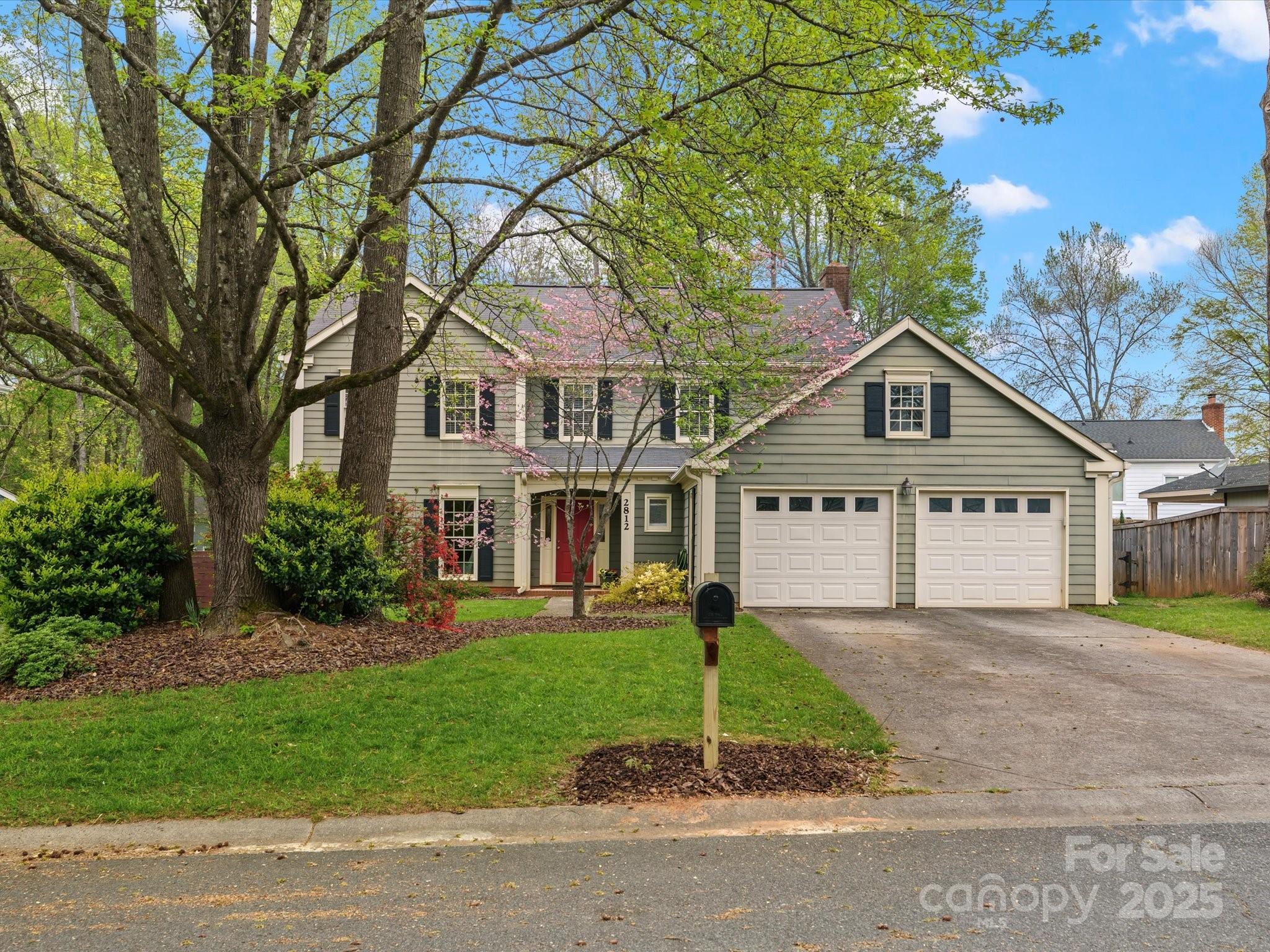 Property Photo: 2812 Edgebrook Circle NC 28105