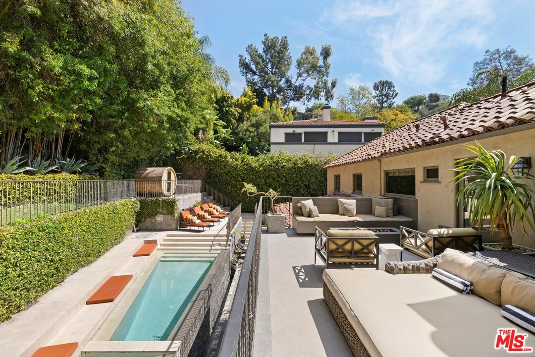 Property Photo: 3300 N Knoll Dr CA 90068