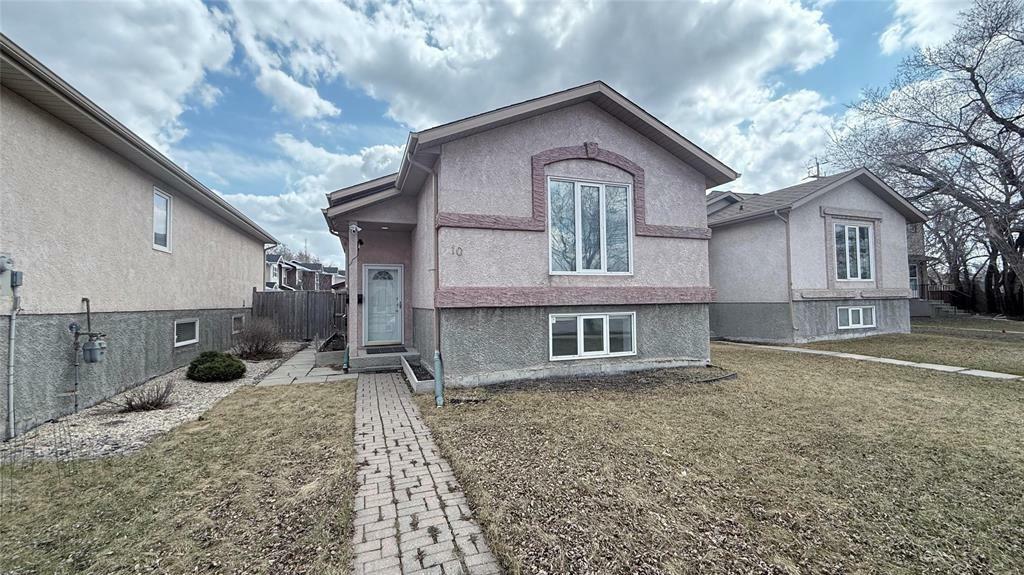 Property Photo: 10 Burland Avenue MB R2N 2W4