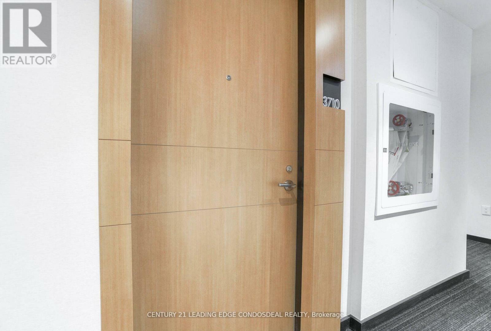 Property Photo: 11 Wellesley Street West 3710 ON M4Y 0G4