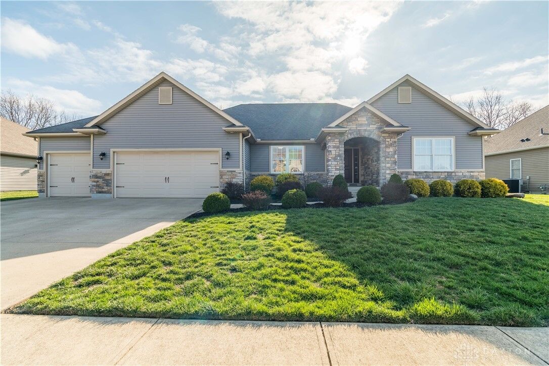 Property Photo: 703 Sherwood Drive OH 45373