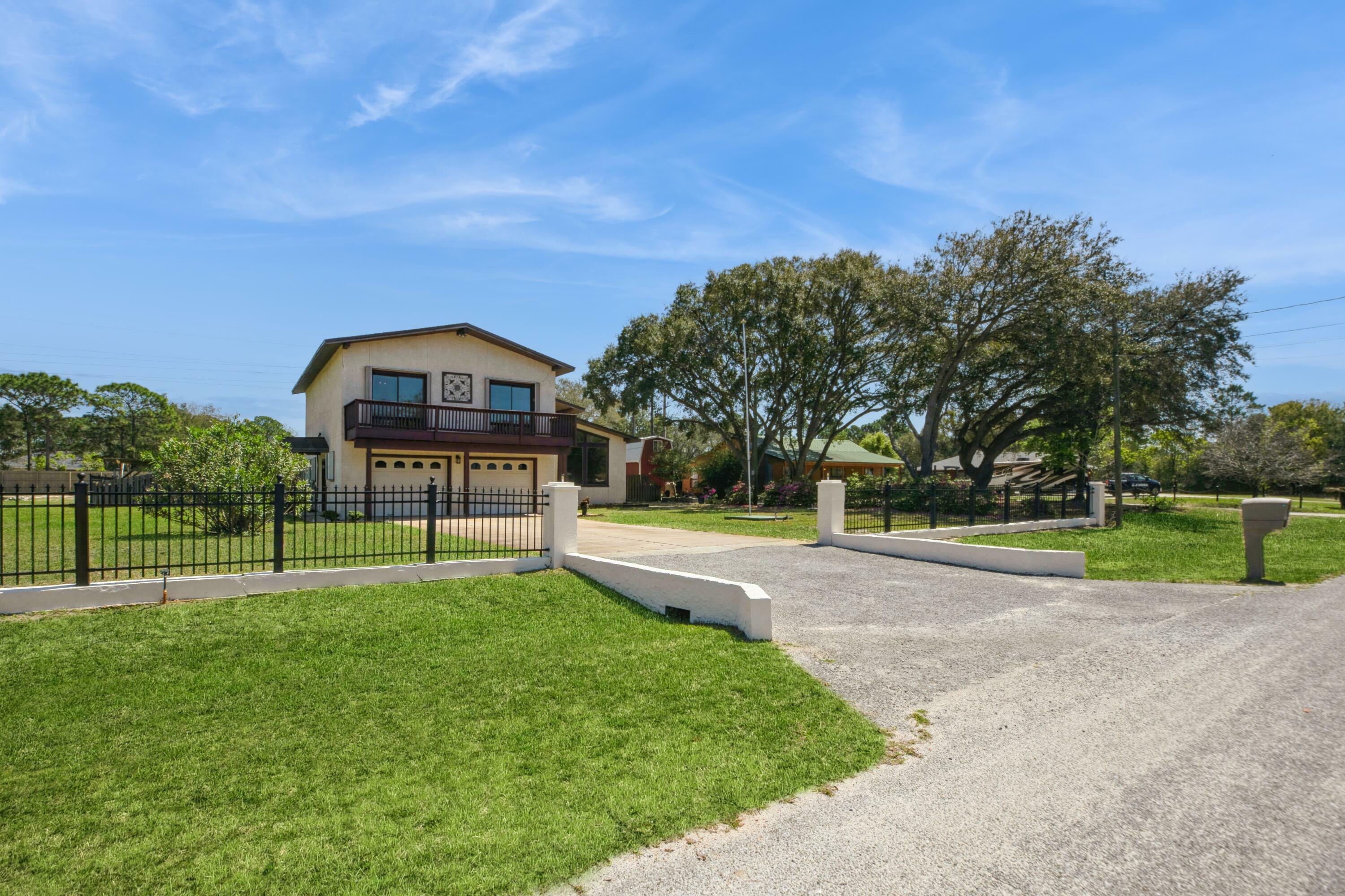 Property Photo: 2116 Vizcaya Drive FL 32566