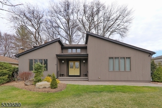 Property Photo: 5 Peach Ct NJ 07076