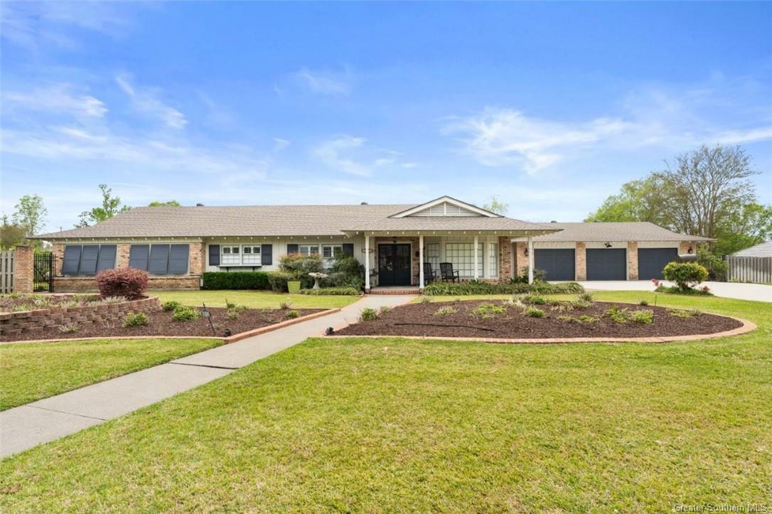 Property Photo:  1101 Bayou Oak Lane  LA 70605 