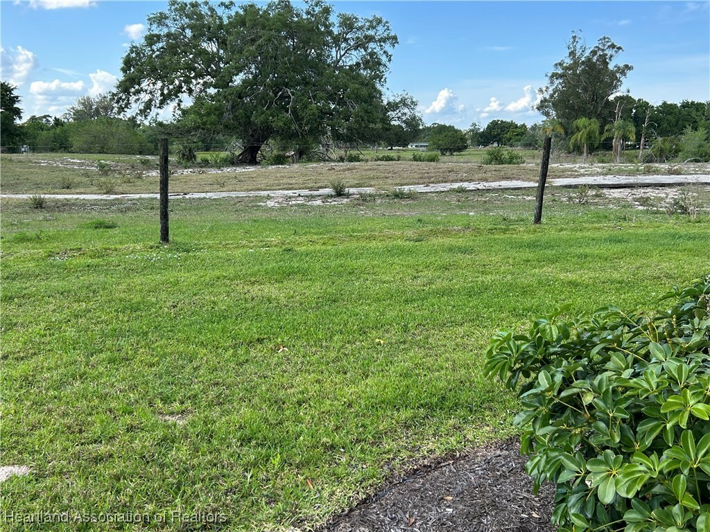 Property Photo: 112 Fairway Court FL 33852