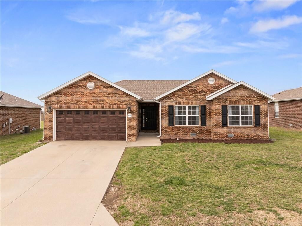 Property Photo:  812 S Birch Street  MO 64730 