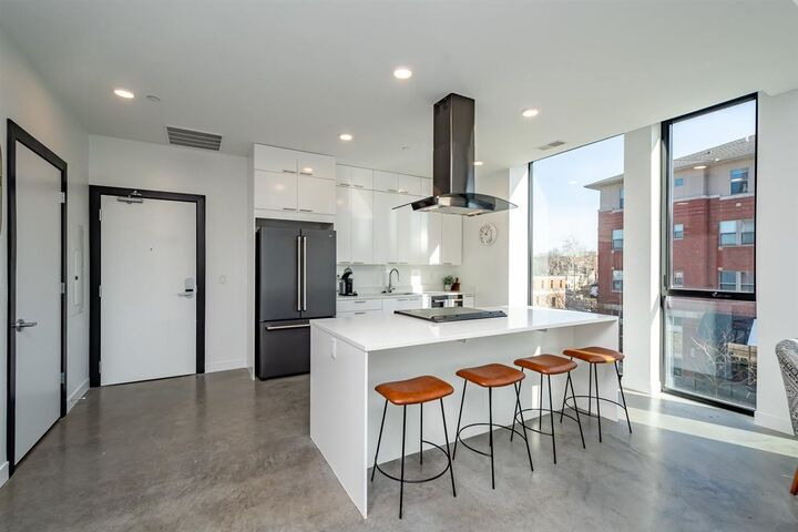Property Photo: 202 N Linn St 203 IA 52245