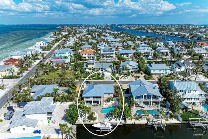 Property Photo: 526 Loquat Drive FL 34216