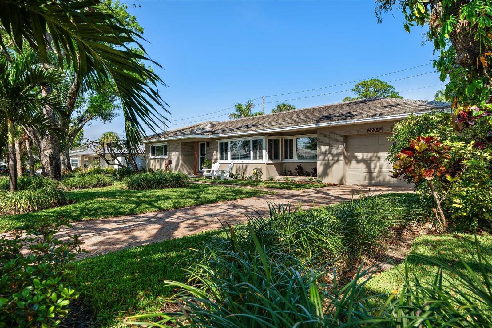 Property Photo: 7909 Garden Drive N FL 33710