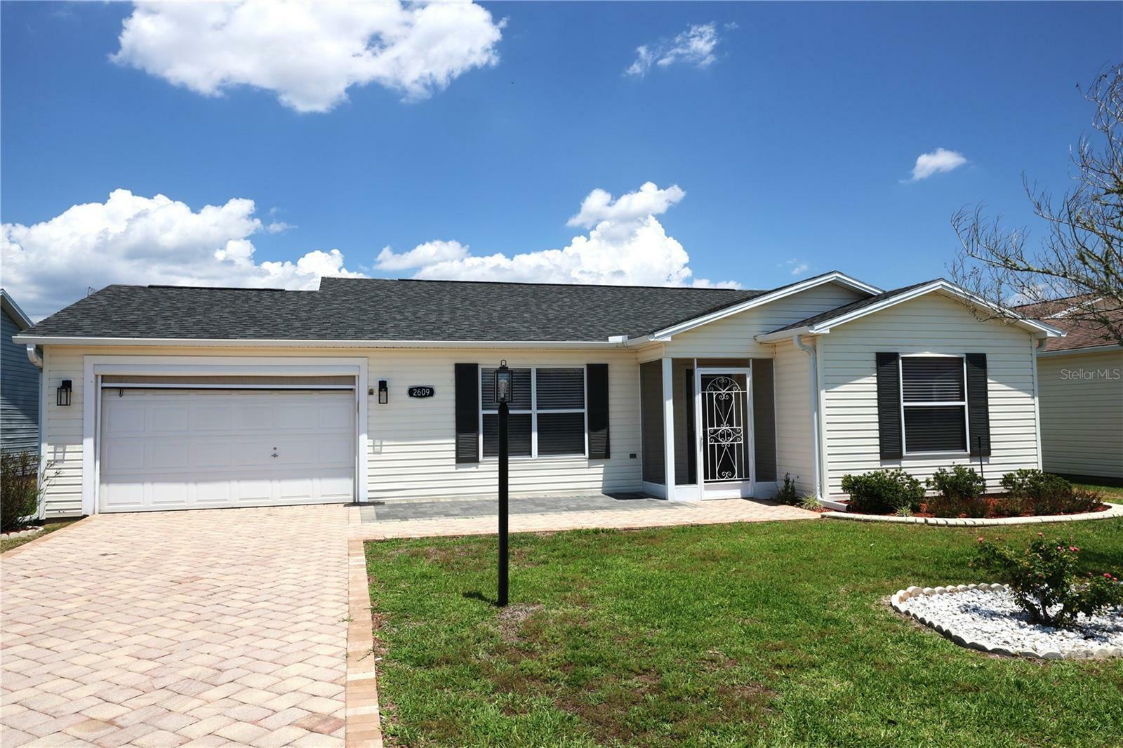 Property Photo: 2609 Privada Drive FL 32162