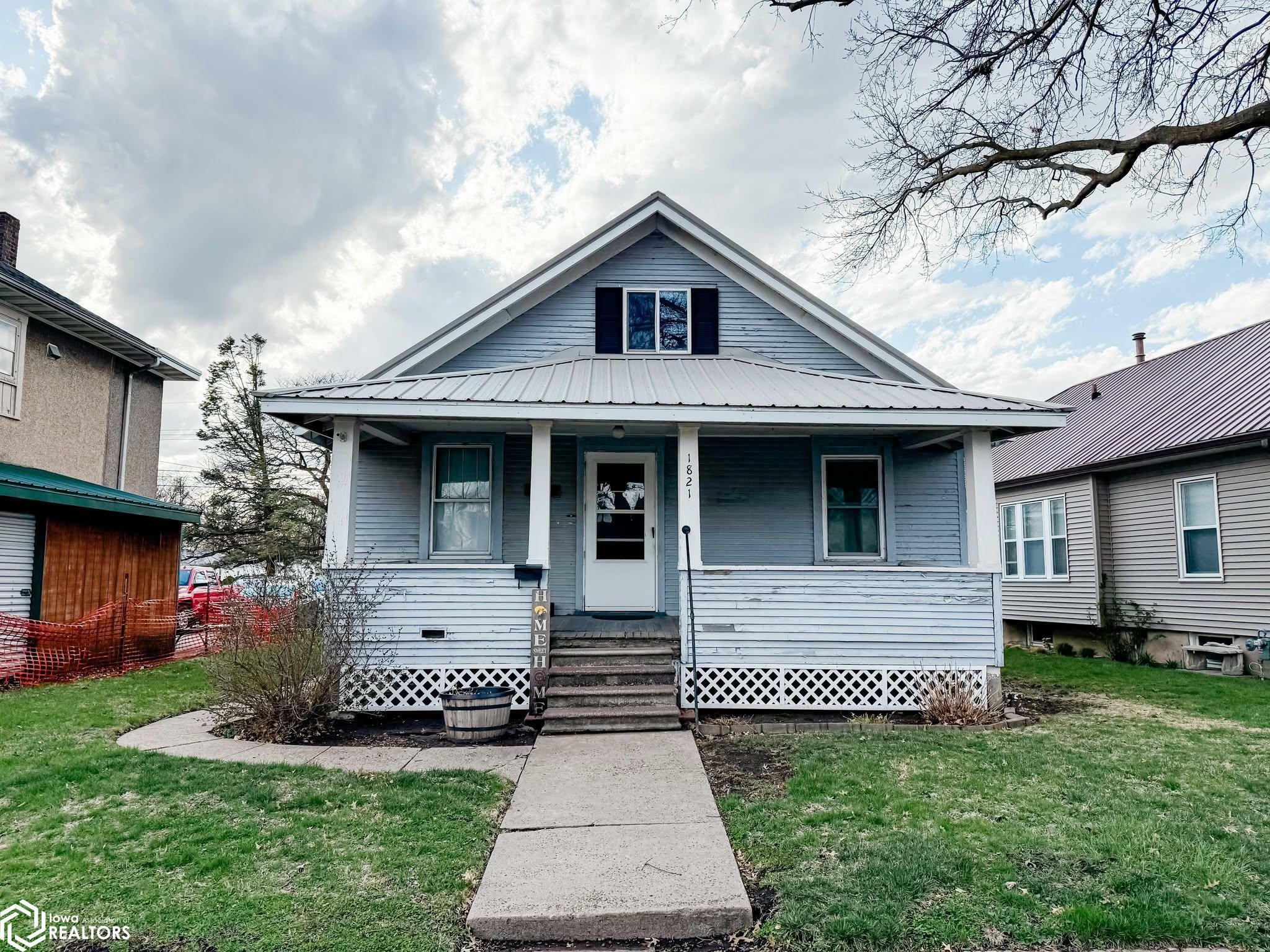 Property Photo: 1821 Summer Street IA 52601