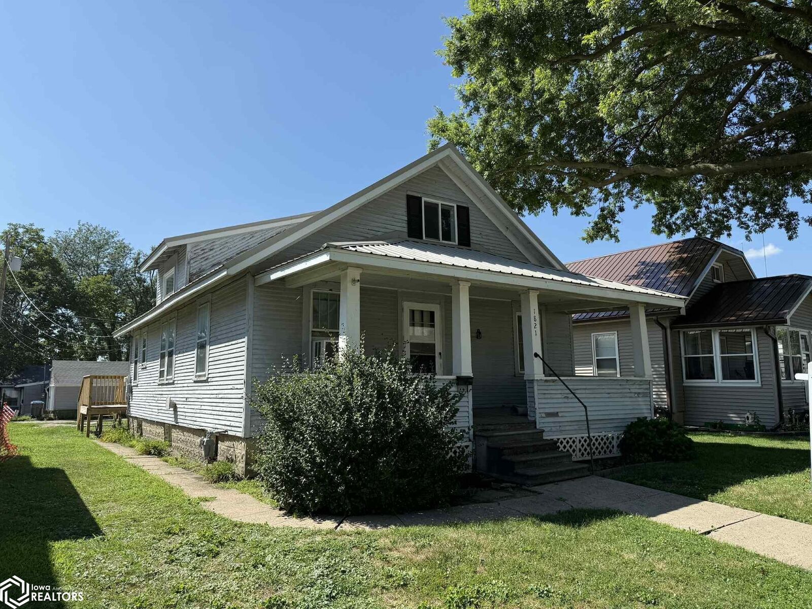 Property Photo: 1821 Summer Street IA 52601