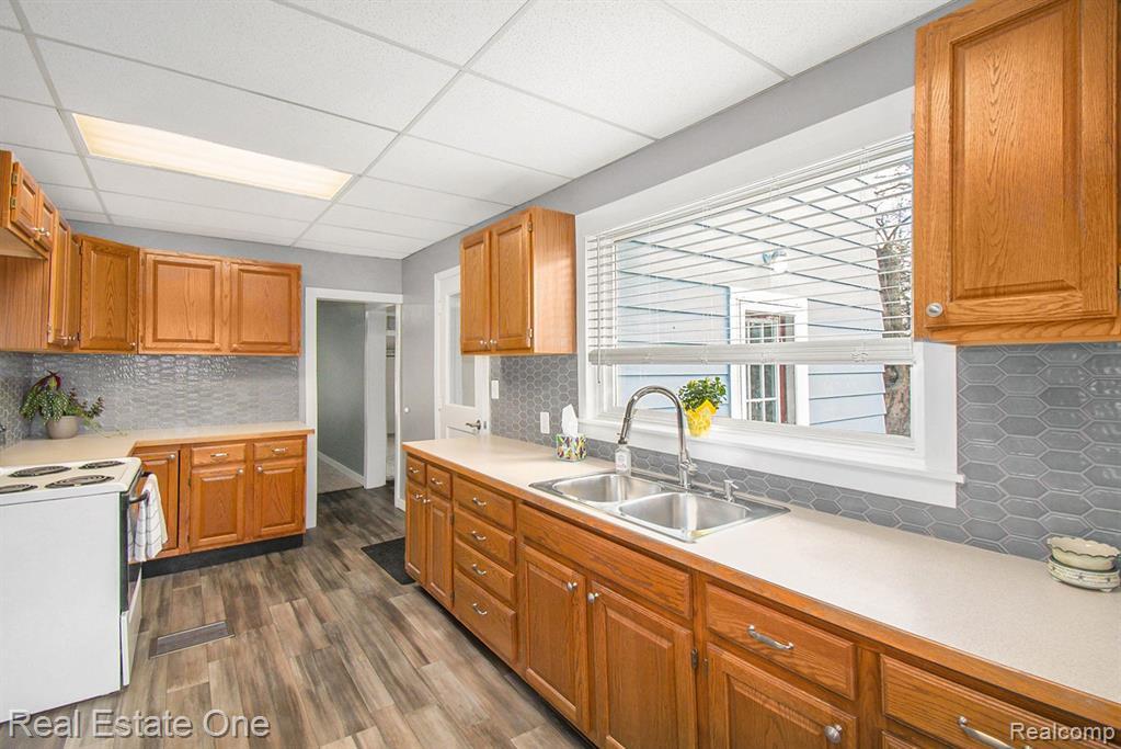 Property Photo:  54 Division Street  MI 48371 4937 