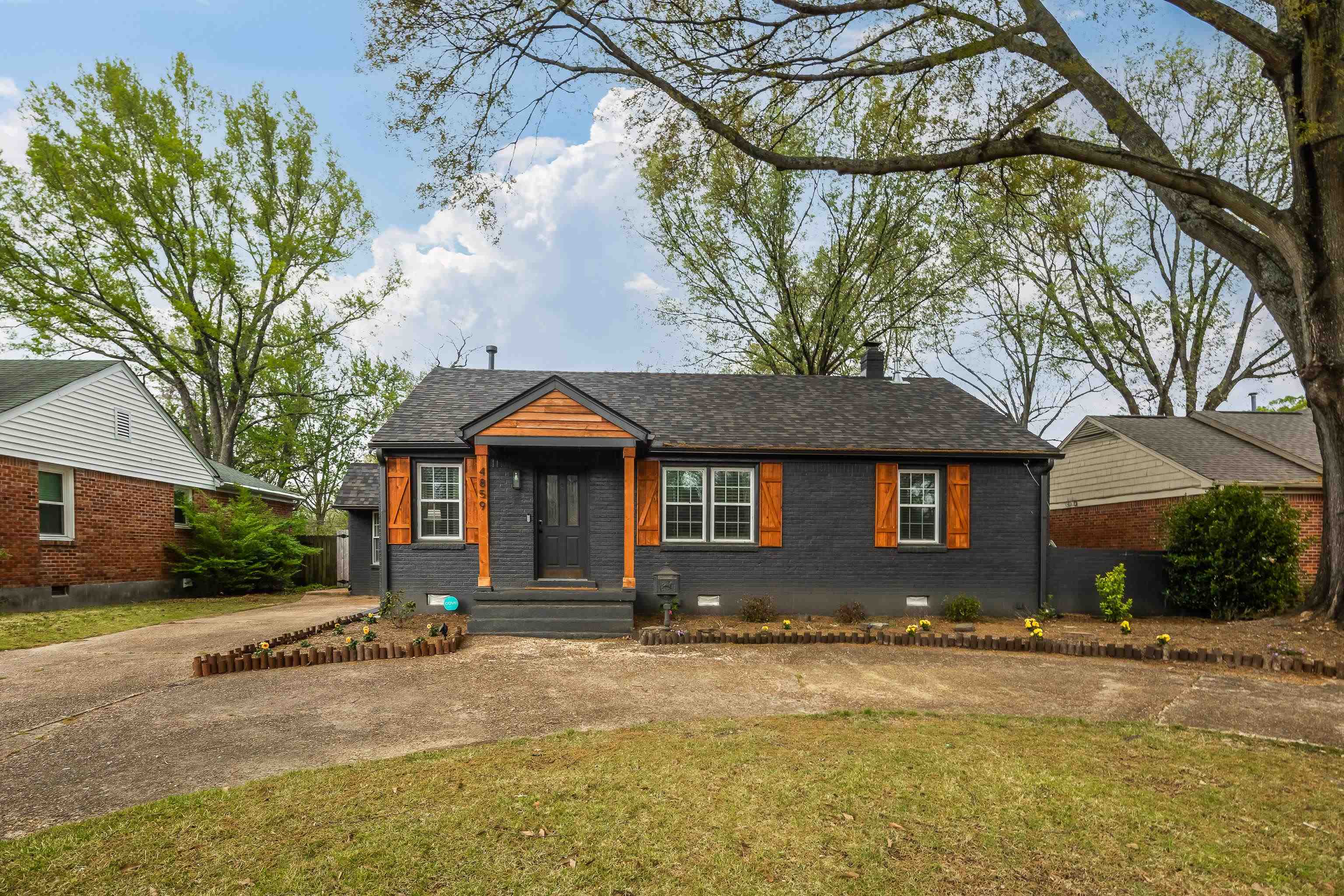 Property Photo: 4859 Spottswood Ave TN 38117