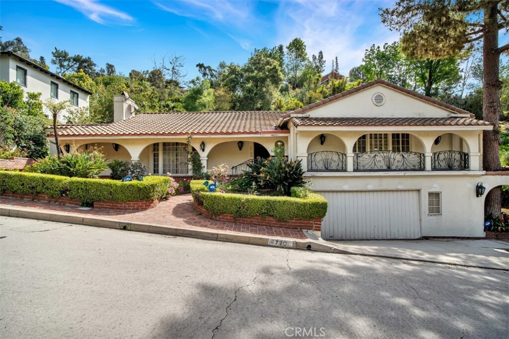 Property Photo: 2720 Outpost Drive CA 90068