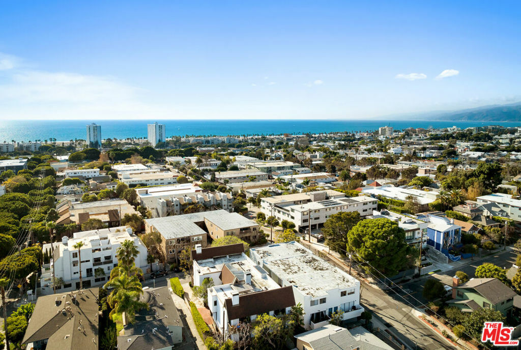 Property Photo: 2807 Highland Avenue CA 90405
