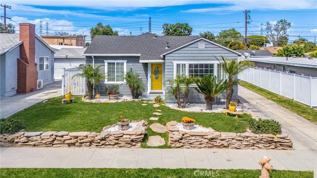 Property Photo: 239 E 68th Way CA 90805