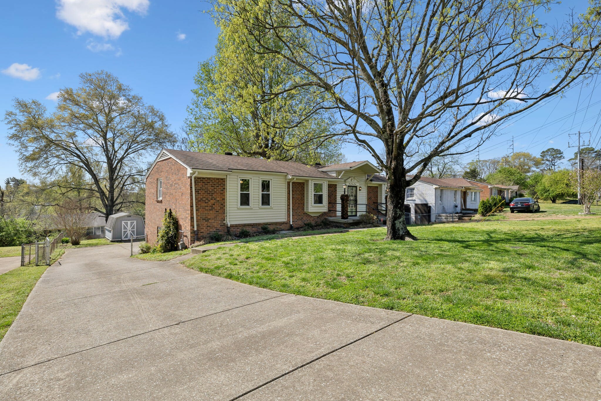 Property Photo: 333 Ash Grove Dr TN 37211