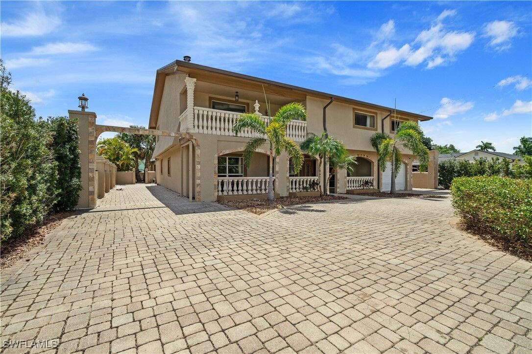 Property Photo:  1434 Alhambra Drive  FL 33901 