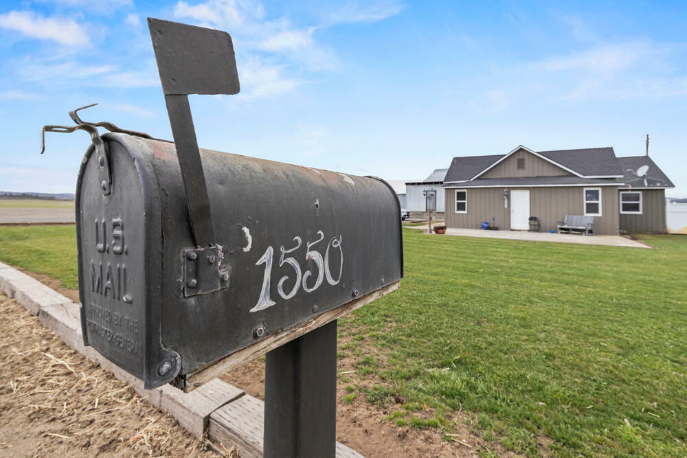 Property Photo: 1550 Haskins Road OR 97623