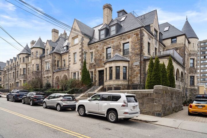 Property Photo:  364-366 Tappan St 4  MA 02445 