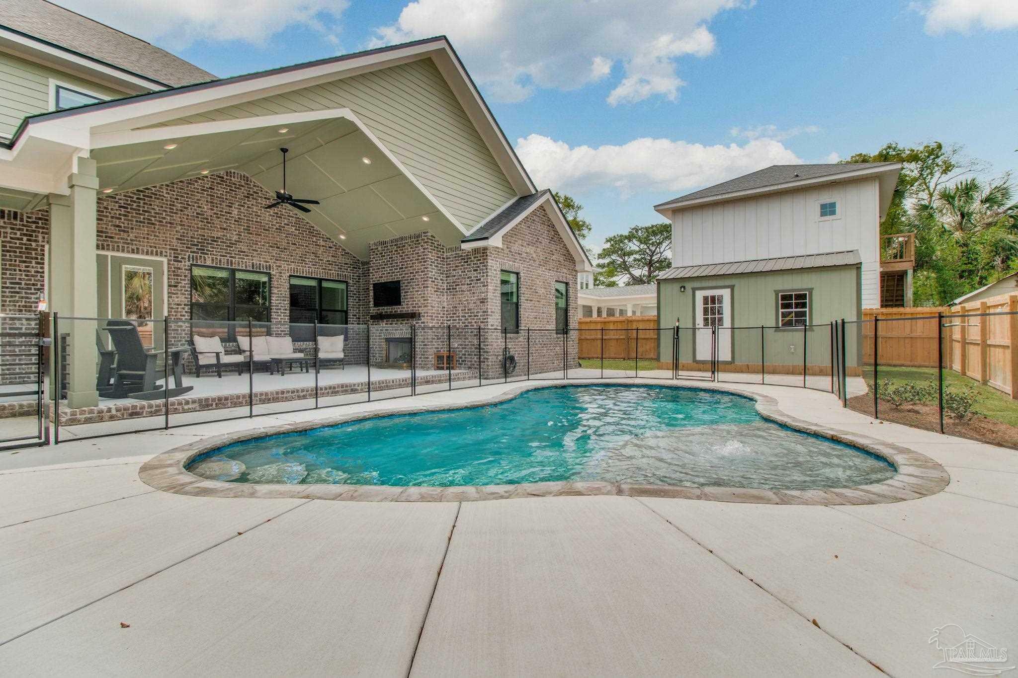 Property Photo: 1812 E Hernandez FL 32503