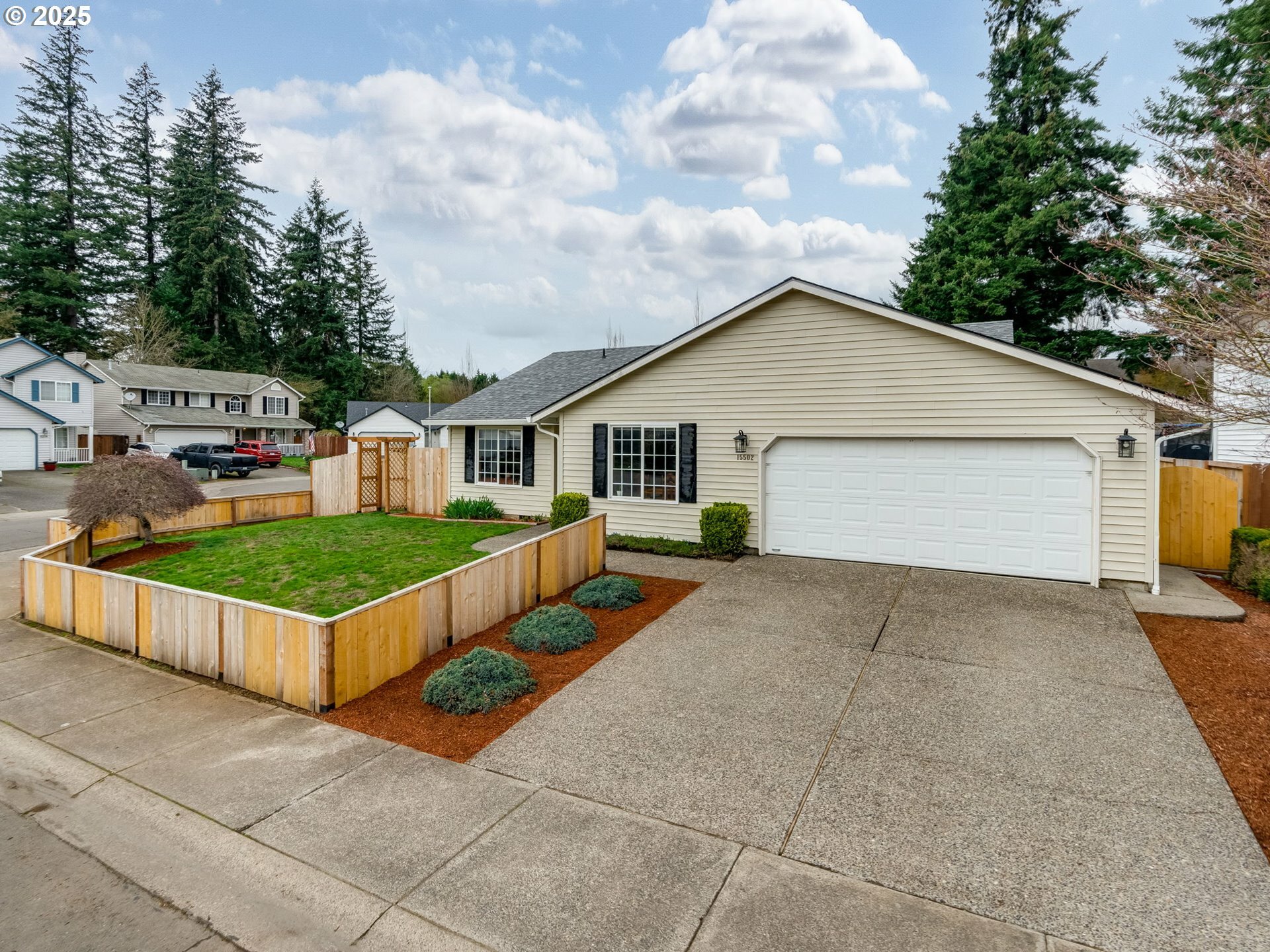 Property Photo: 15502 NE 82nd Cir WA 98682