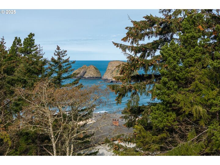 Property Photo:  Pinewood  OR 97134 