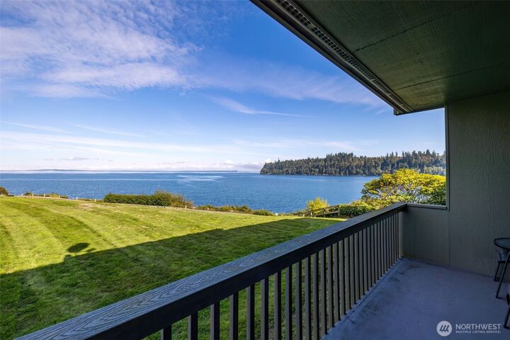 Property Photo: 120 Cascade Place 33 WA 98365