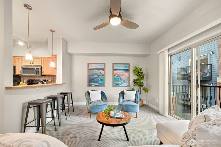 Property Photo:  910  Harris Avenue 505  WA 98225 