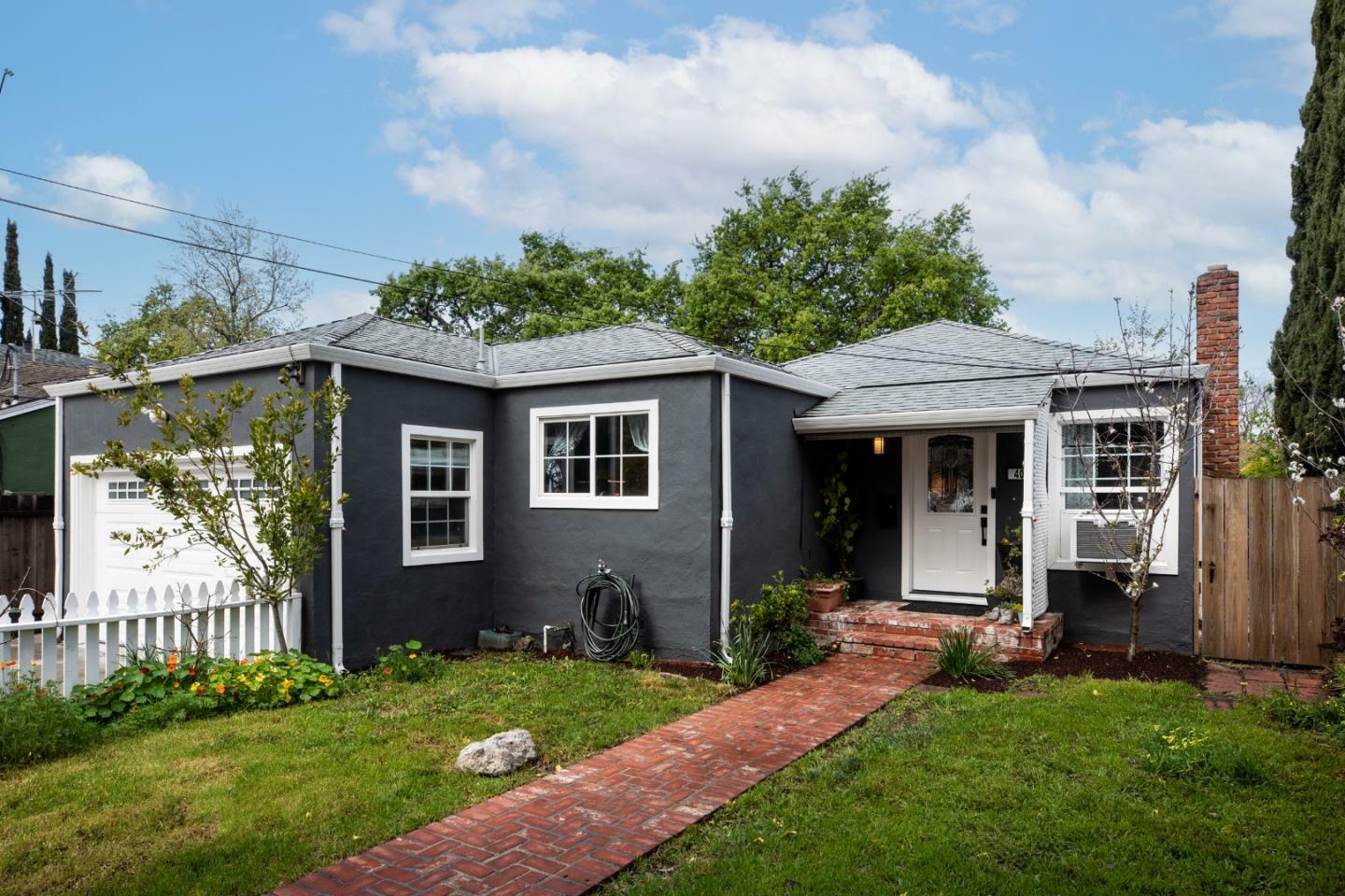 Property Photo: 402 Poplar Avenue CA 94061