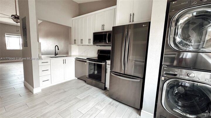 7910 NW 7th 203  Pembroke Pines FL 33024 photo