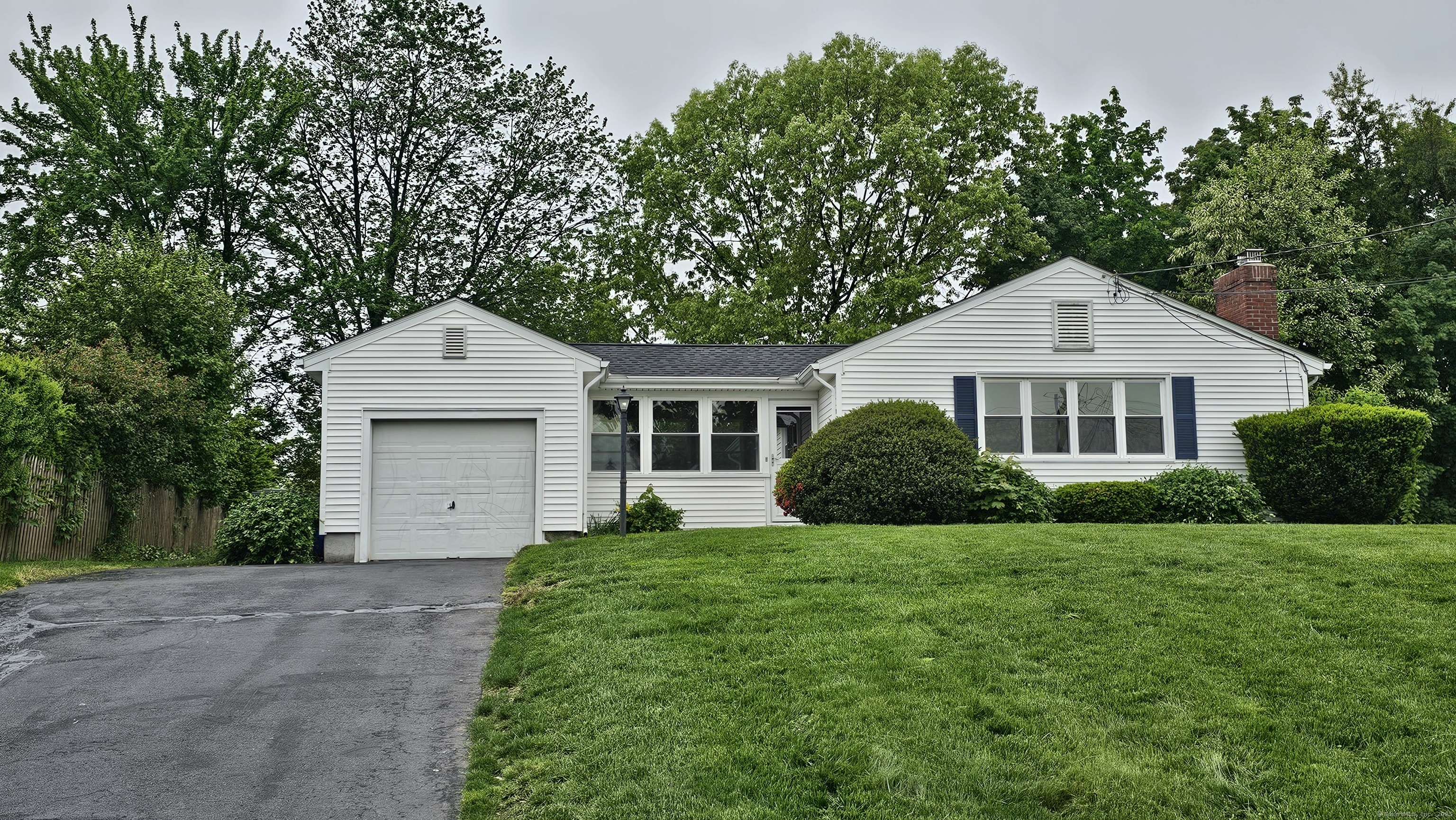 Property Photo: 73 Knollwood Road CT 06110