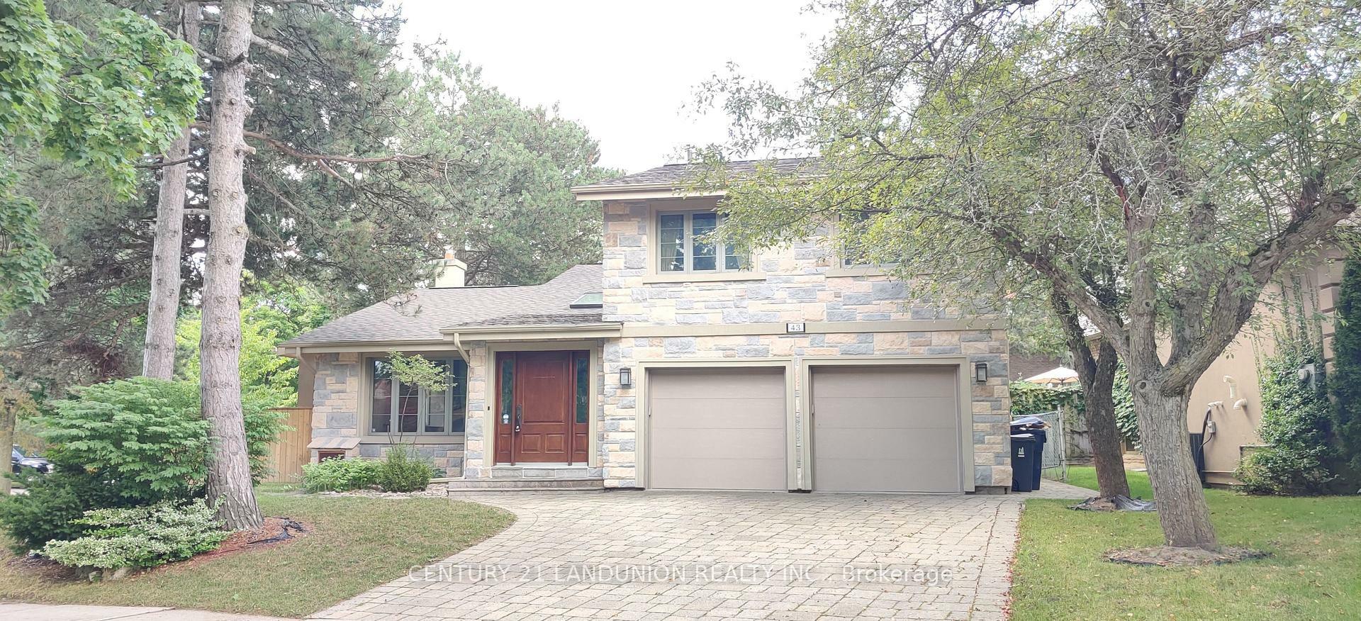 Property Photo: 43 Bamboo Grove ON M3B 2C8