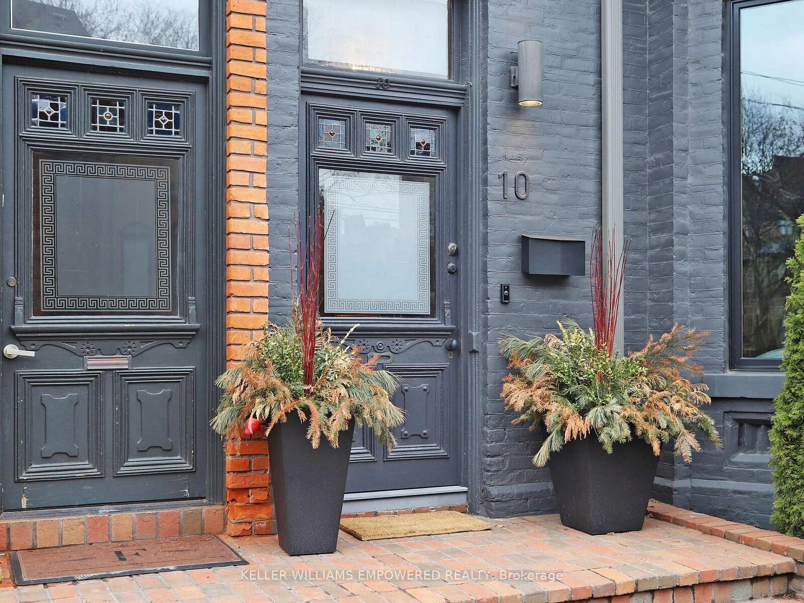 Photo de la propriété: 10 Webster Avenue ON M5R 1N7