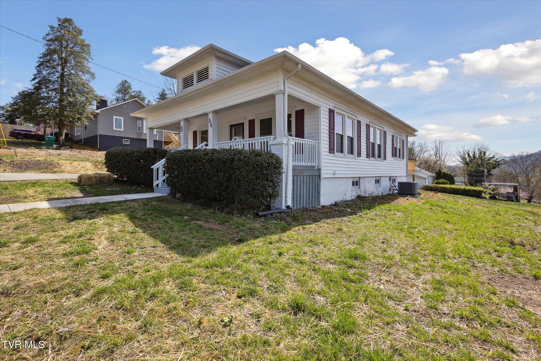 Property Photo: 318 Boyd Street TN 37650
