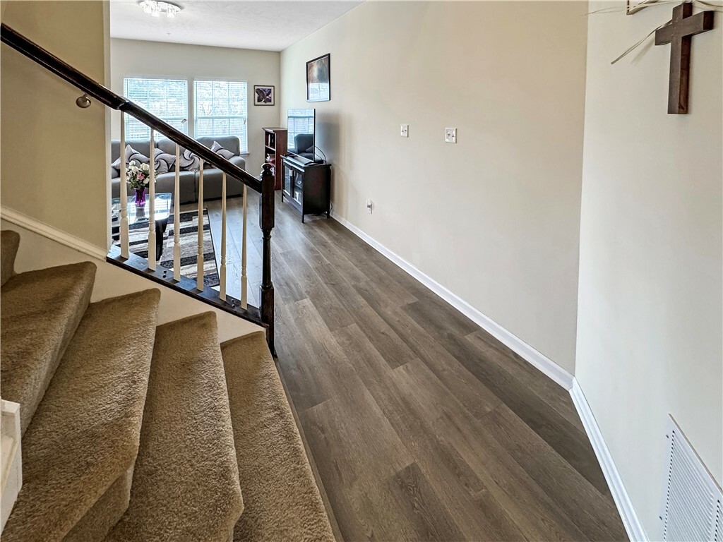 Property Photo: 5270 Lantern Hill Ext PA 15236