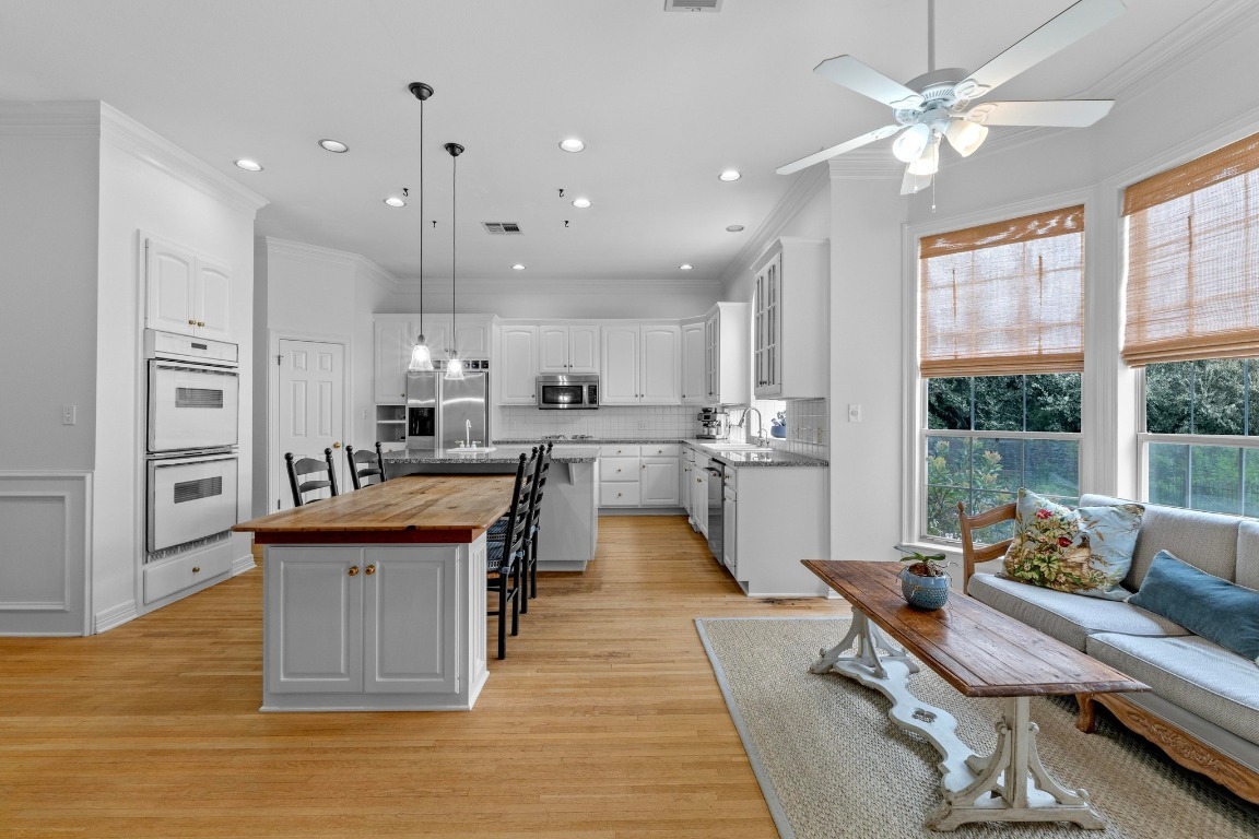 Property Photo: 5305 Cuesta Verde TX 78746
