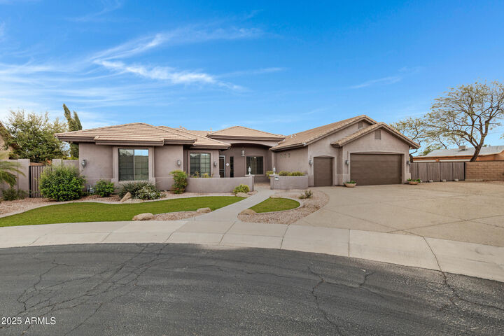 Property Photo: 4319 W Saguaro Park Lane AZ 85310