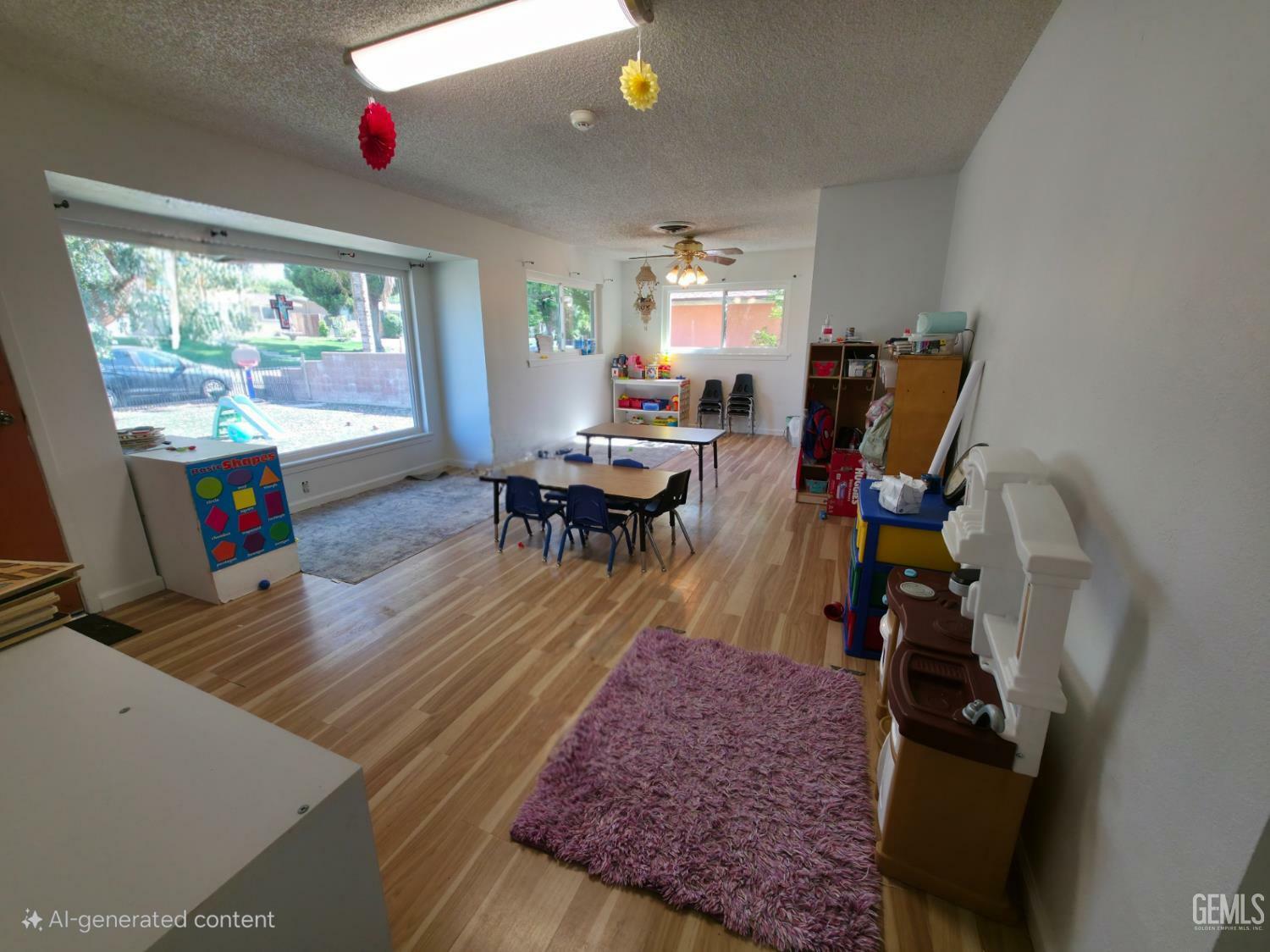 Property Photo: 1005 Radcliffe Avenue CA 93305