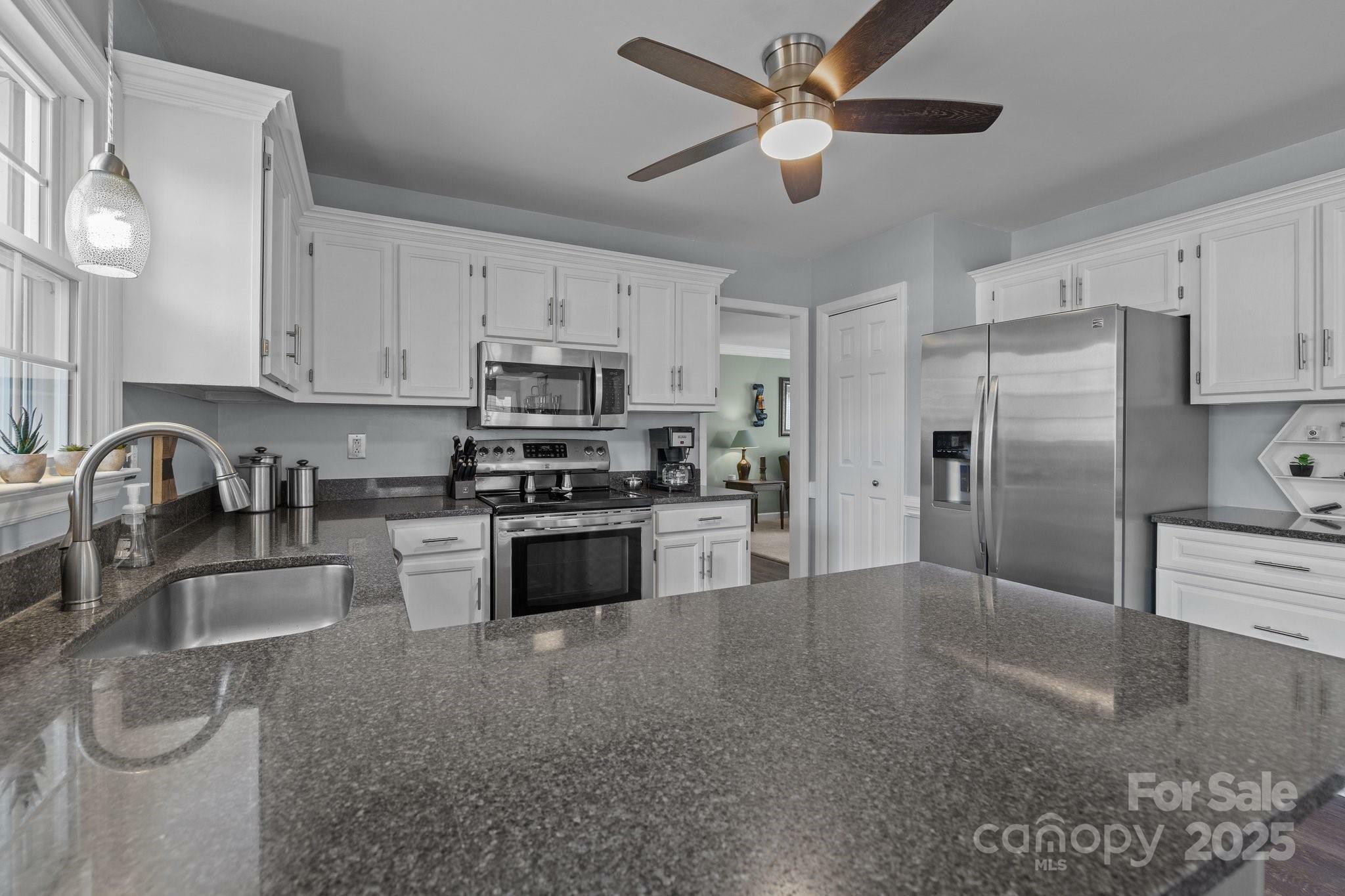 Property Photo: 2439 Heathershire Lane NC 28105