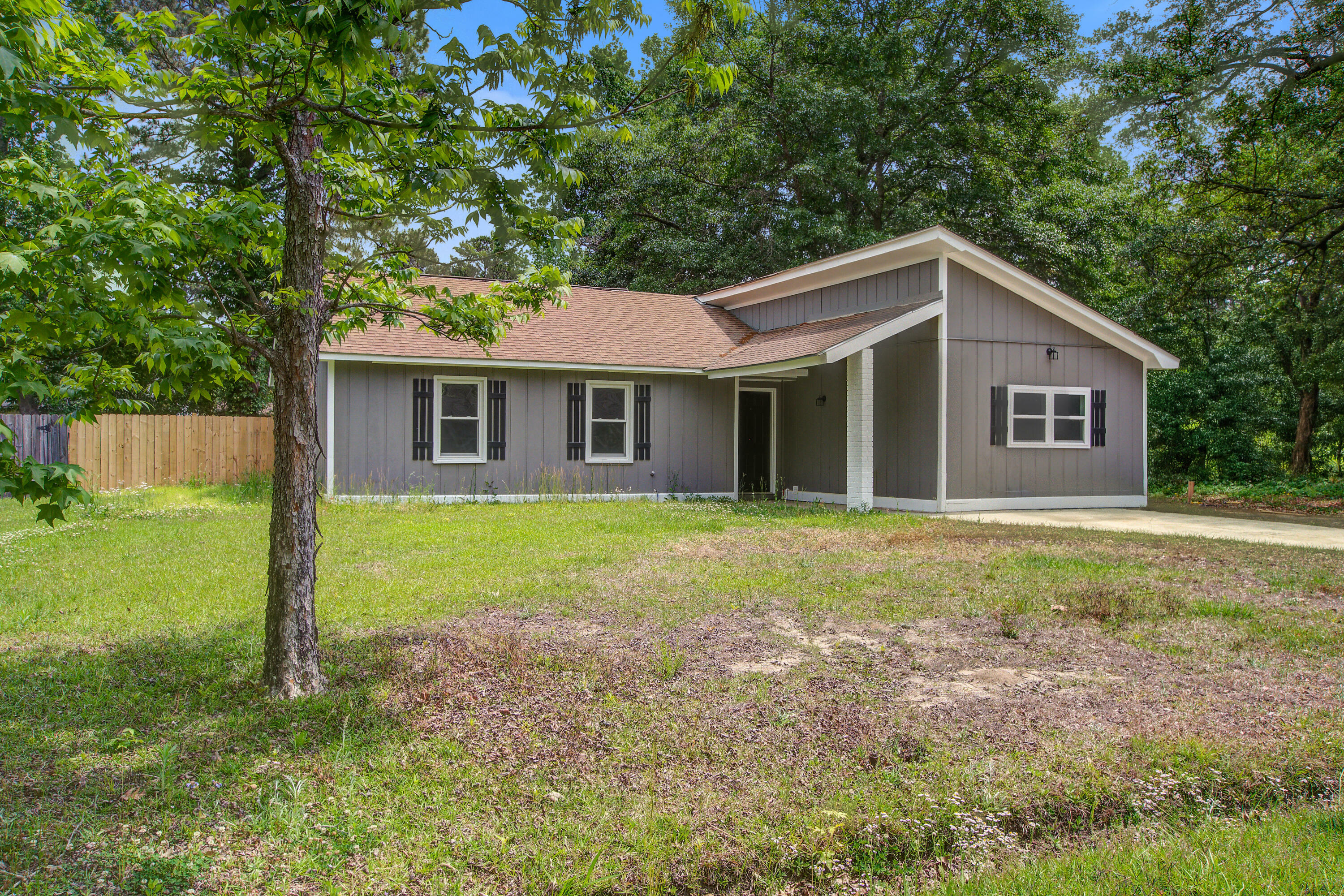 Property Photo:  780 Corral Drive  SC 29414 