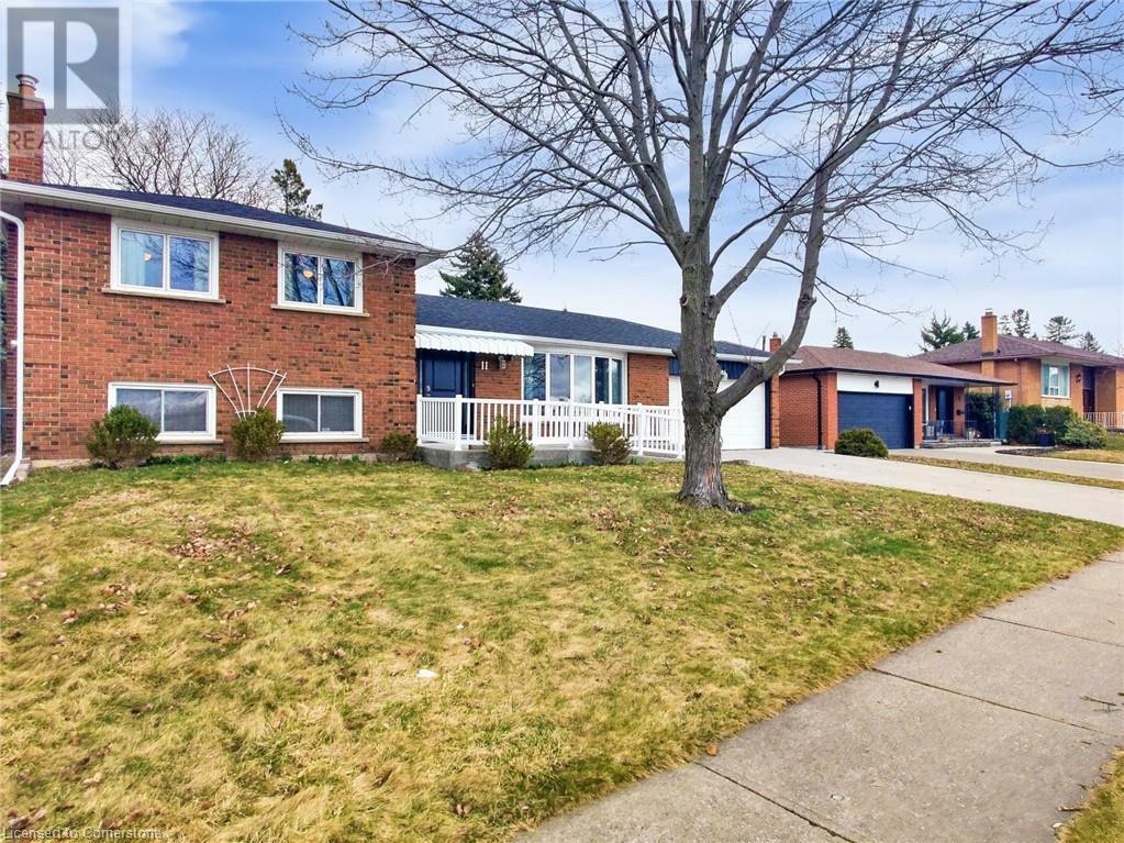 Property Photo: 11 Meadowland Gate ON L6W 3N8