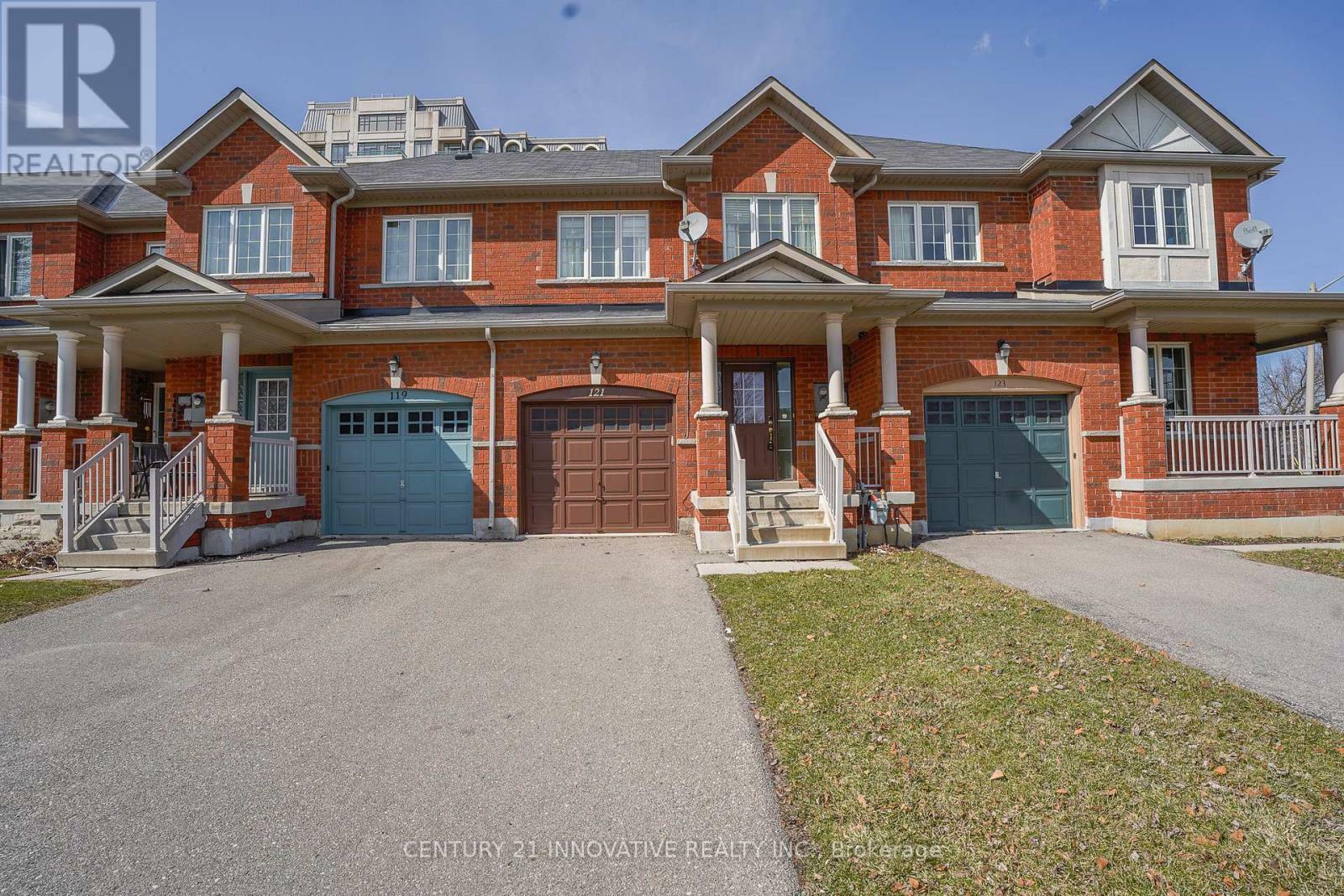 Property Photo: 121 Revelstoke Crescent ON L4B 4T5