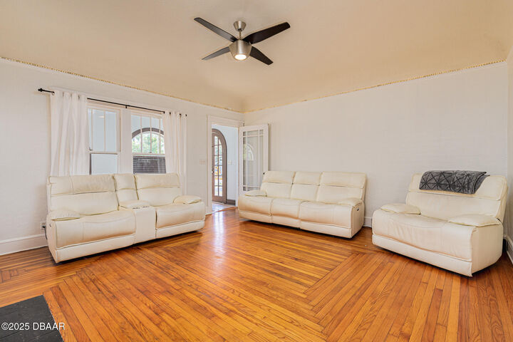 Property Photo:  915  917 N Oleander Avenue  FL 32118 