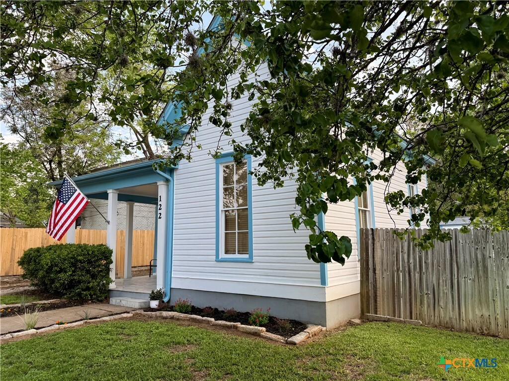 Property Photo: 122 Scott Street TX 78666