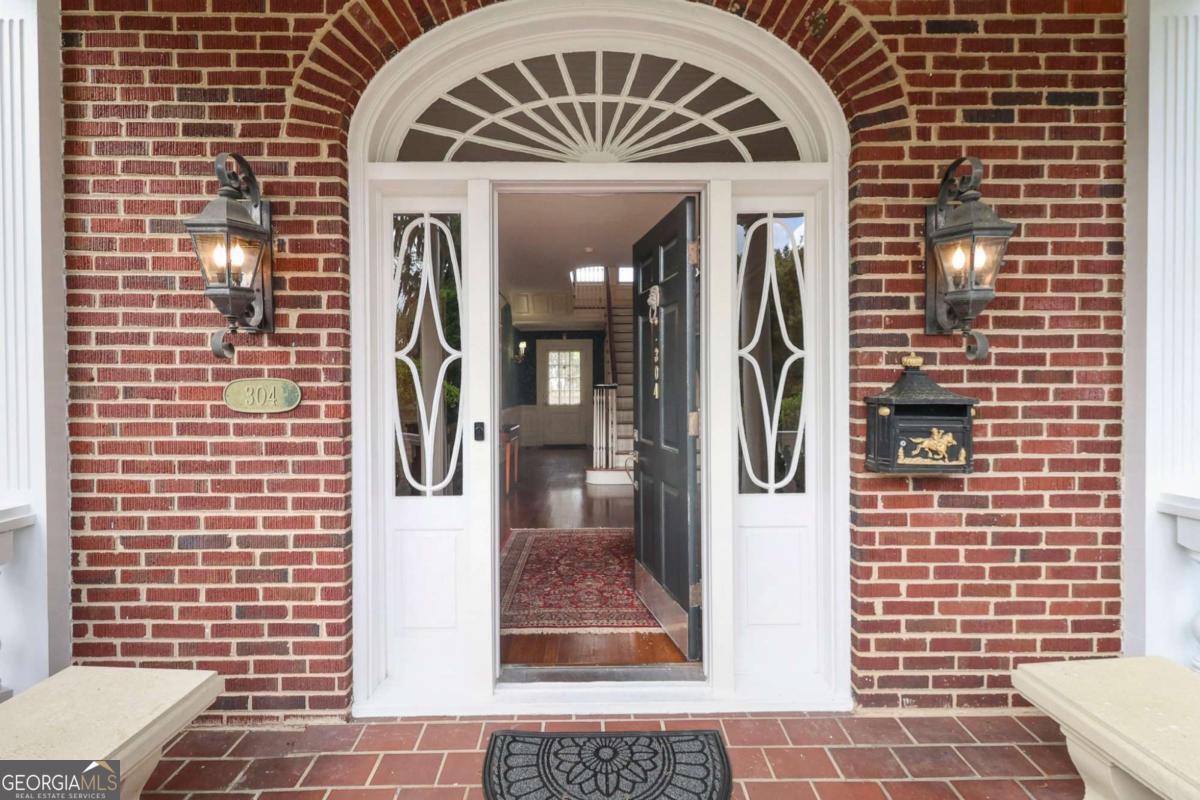 Property Photo:  304 E 44th Street  GA 31405 